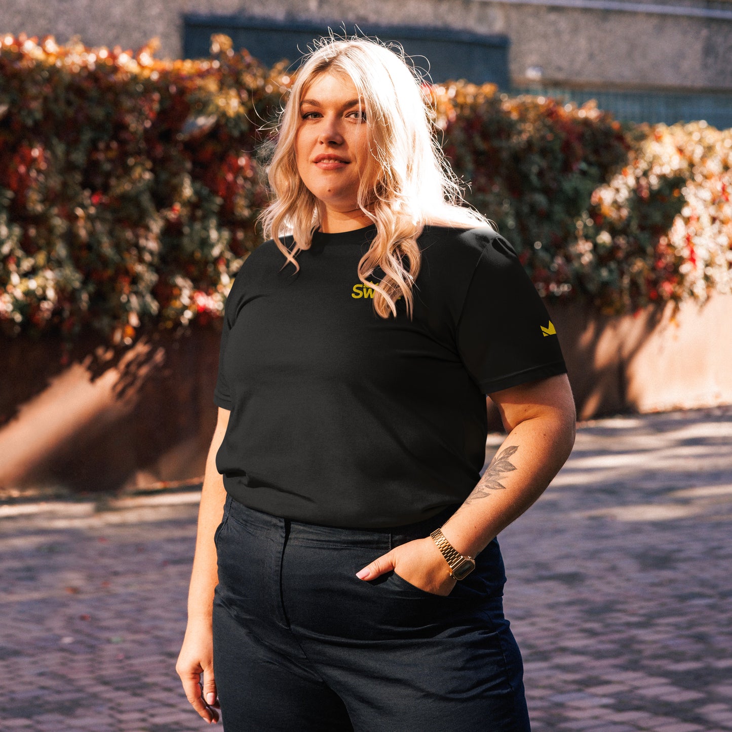 SWITZ - BLACK/GOLD TEE